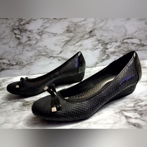 Karen Scott Pippa Low Wedge Heel with Bow Size 7.5M - Picture 1 of 11